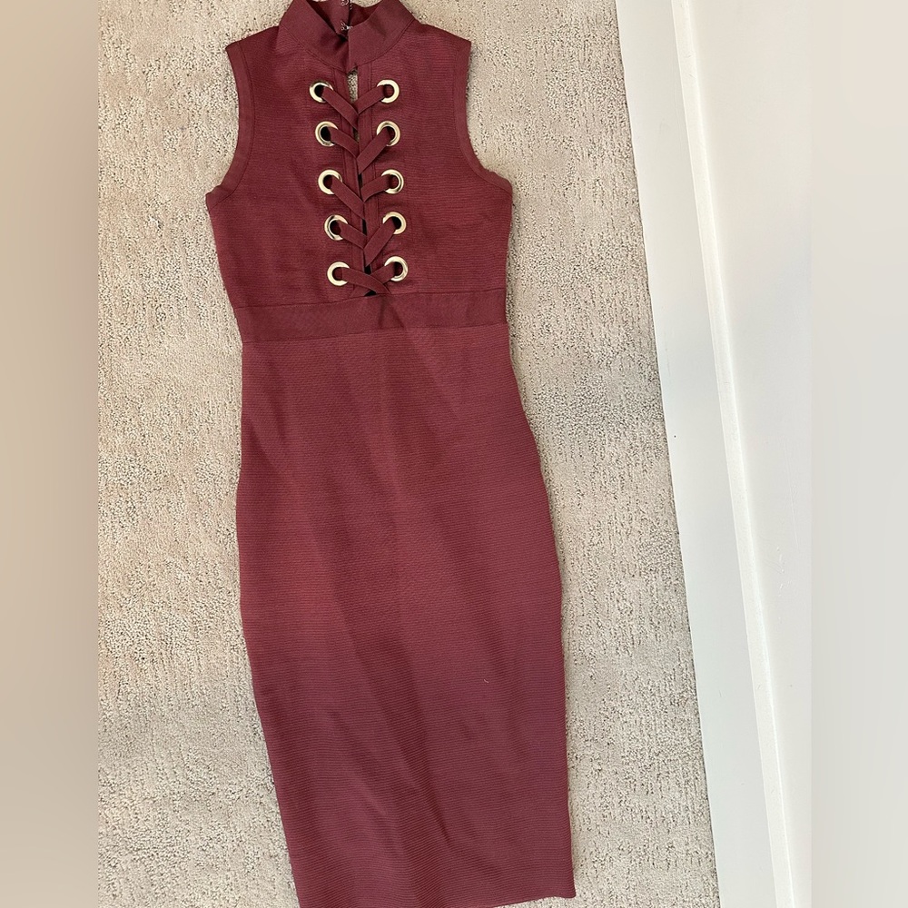 Bandage style dress cranberry